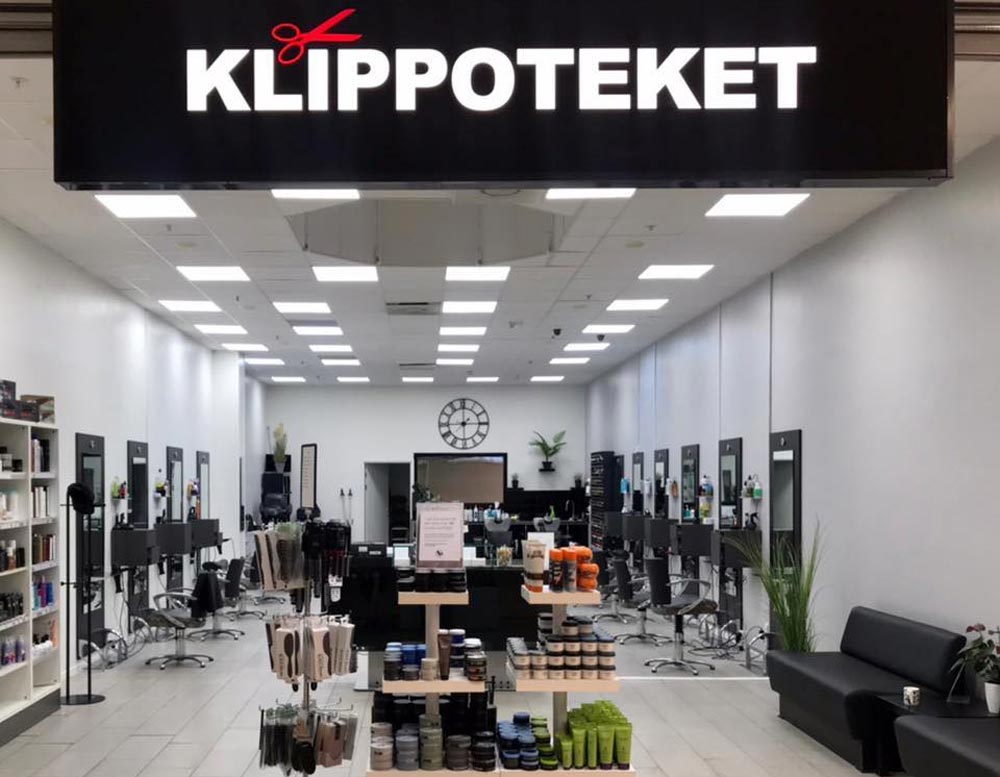 Utanför Klippoteket i Upplands Väsby